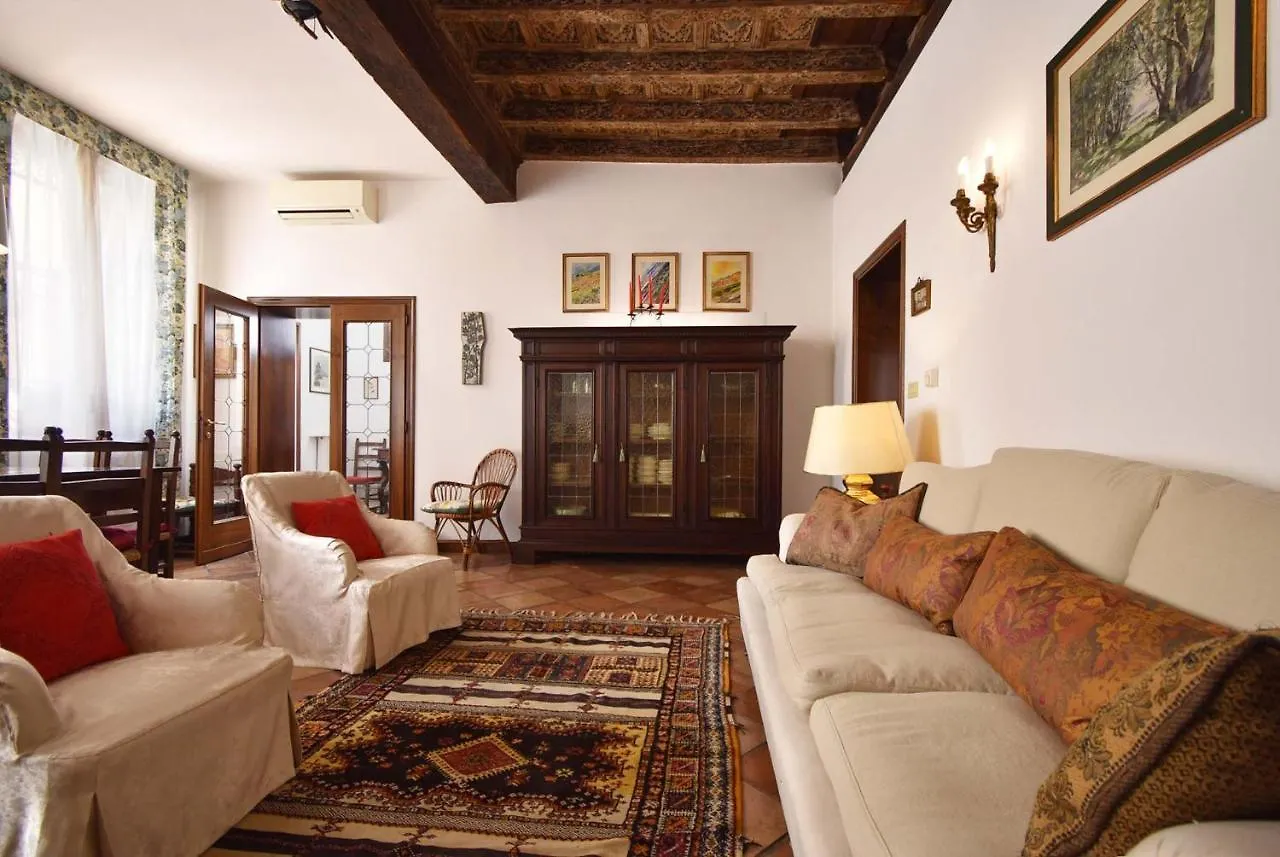 Historical Downtown Apartment Padova