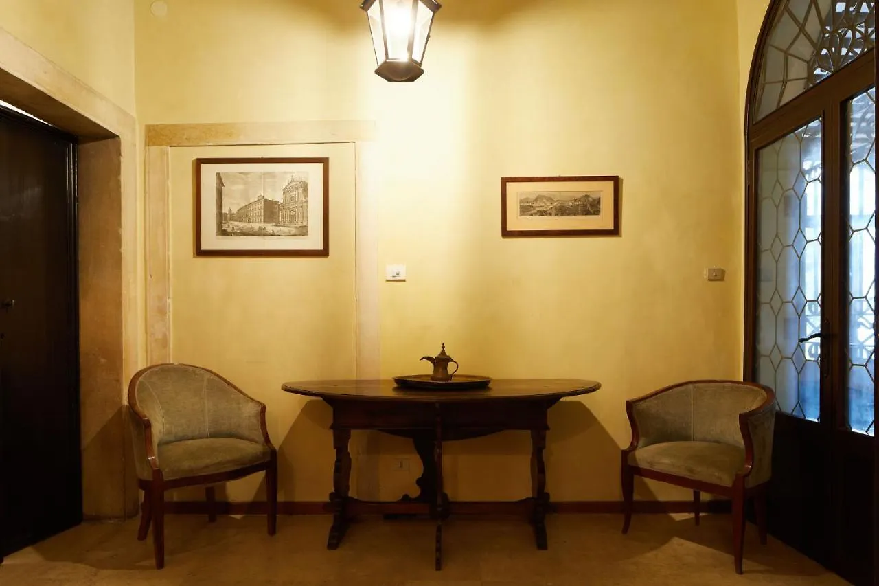 Historical Downtown Apartment Padova Italy